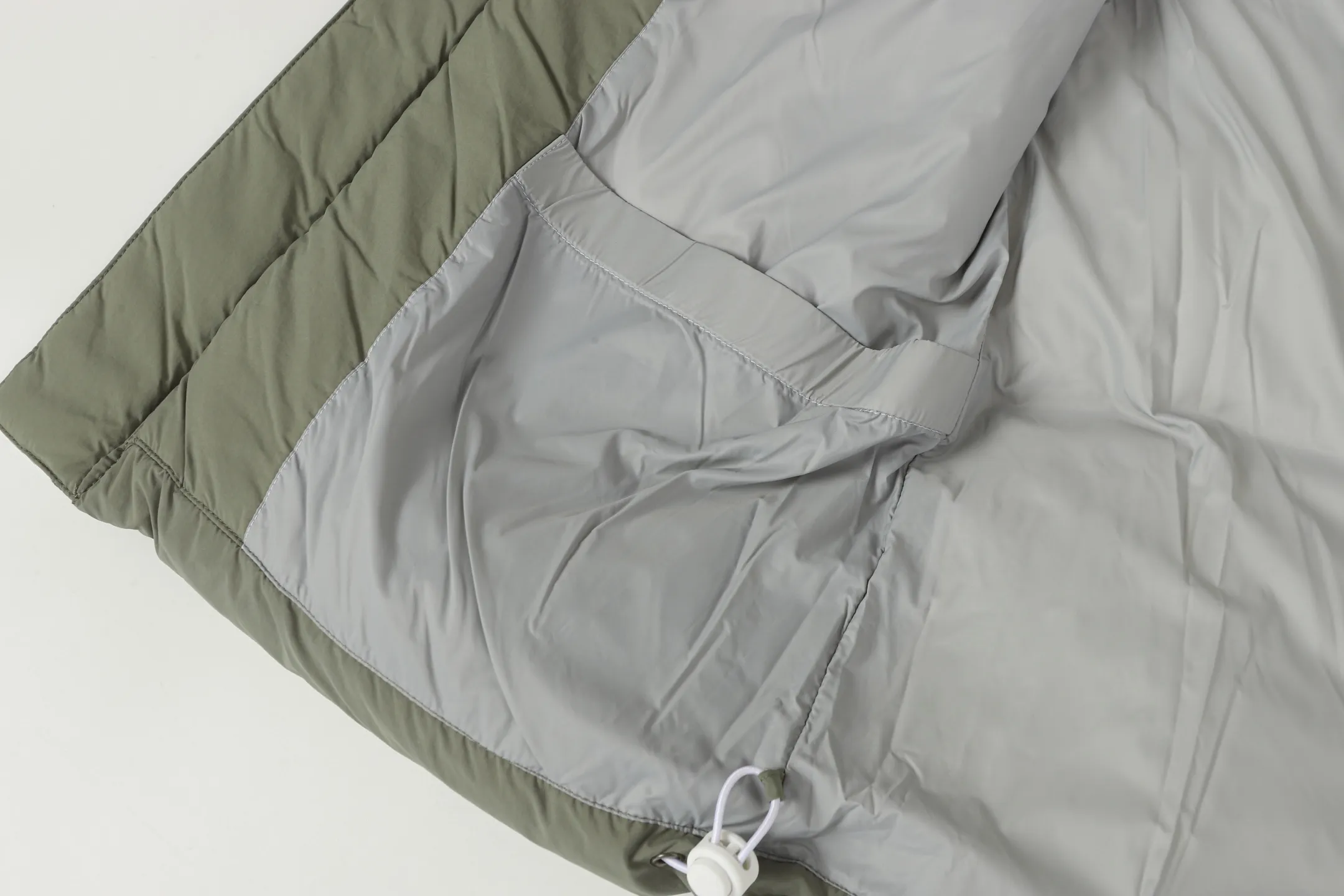 P480 CANADA GOOSE/PASTELS capsule white label series down vest The white label series is a capsule limited series and the most popular PASTELS series this year. The chest labels are all white badges with pure silicone texture. The pattern has a strong contrast between concave and convex. The topographic map of Canada on the badge is lifelike. The plastic material used for currency logos on the market is very hard to the touch! Our original independent order accessories are all custom-made original accessories. The imported YKK zipper has correct teeth and the zipper teeth are very thick. The zipper webbing logo is printed with three M fluorescent colors and the original custom-made washed logo. The placket webbing and wiring details are all restored. Color: Black Pure White Light Pink Khaki Moonlight Gray Size: XS S M L XL